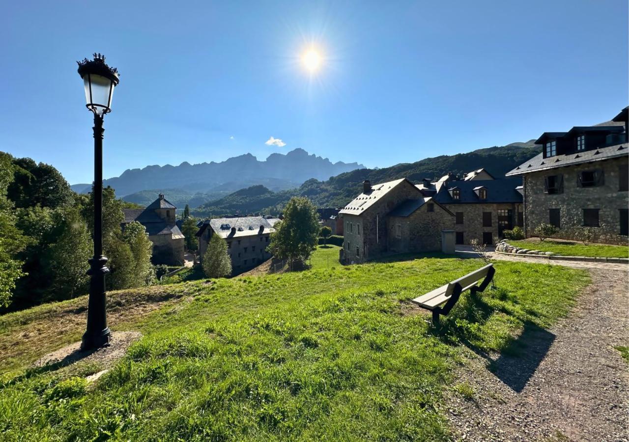 Caldares Exclusivo Atico En El Pueyo De Jaca Lägenhet Panticosa Exteriör bild