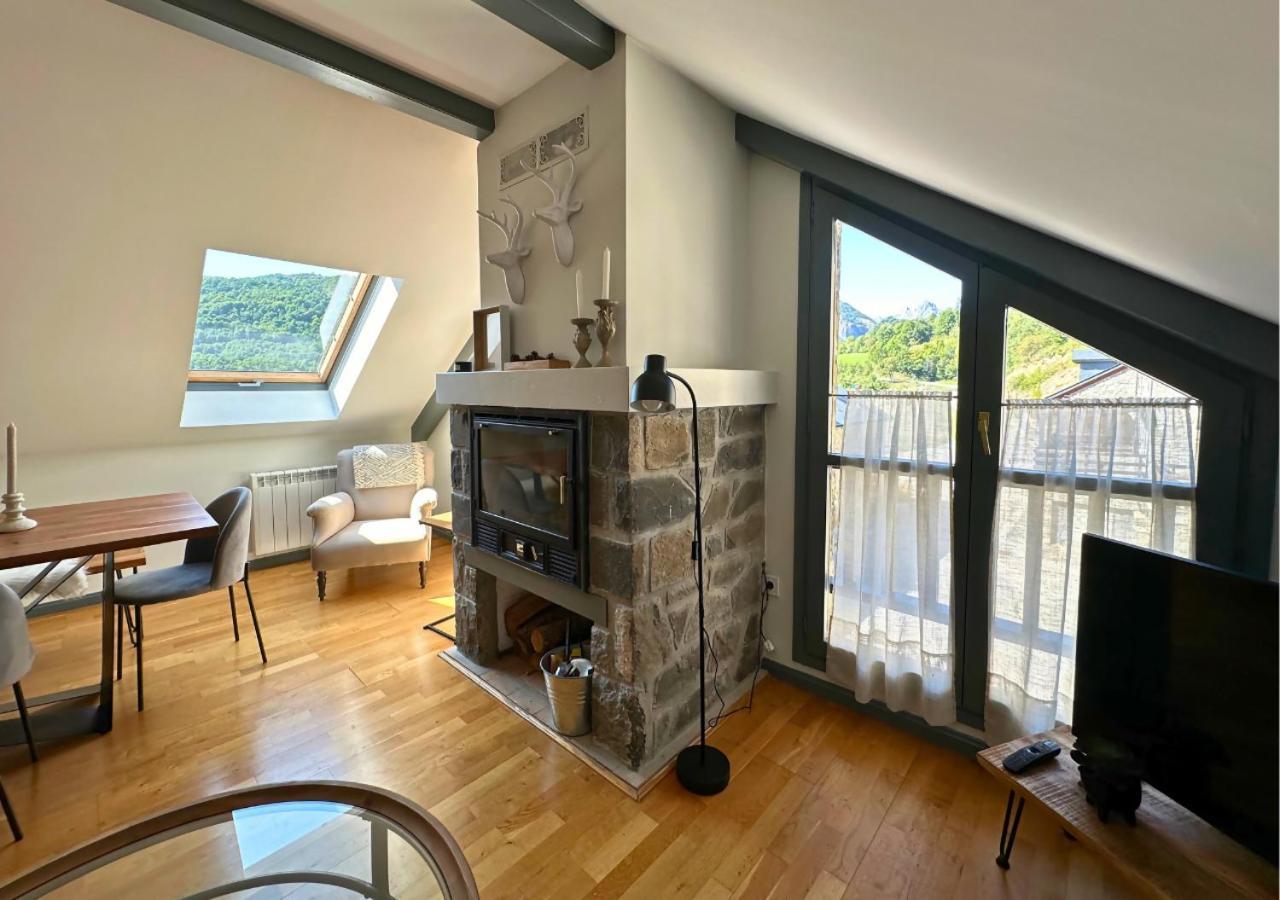 Caldares Exclusivo Atico En El Pueyo De Jaca Lägenhet Panticosa Exteriör bild